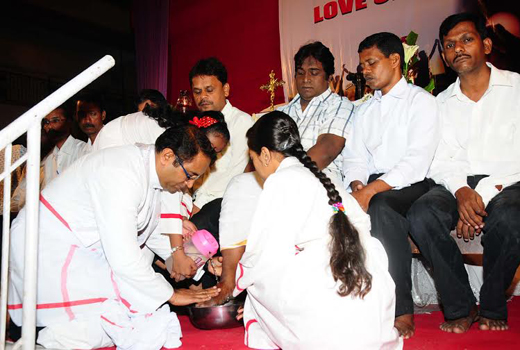Christians mark Maundy Thursday in twin districts in solemnity 1